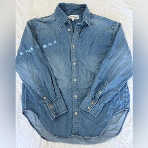 Aritzia Denim Forum The 90’s Classic Denim Shirt in Vintage Bleu